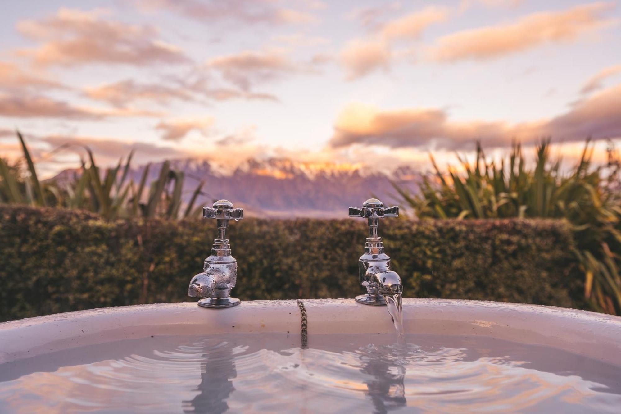 Bespoke Stay & Lake Views! Queenstown Exterior photo